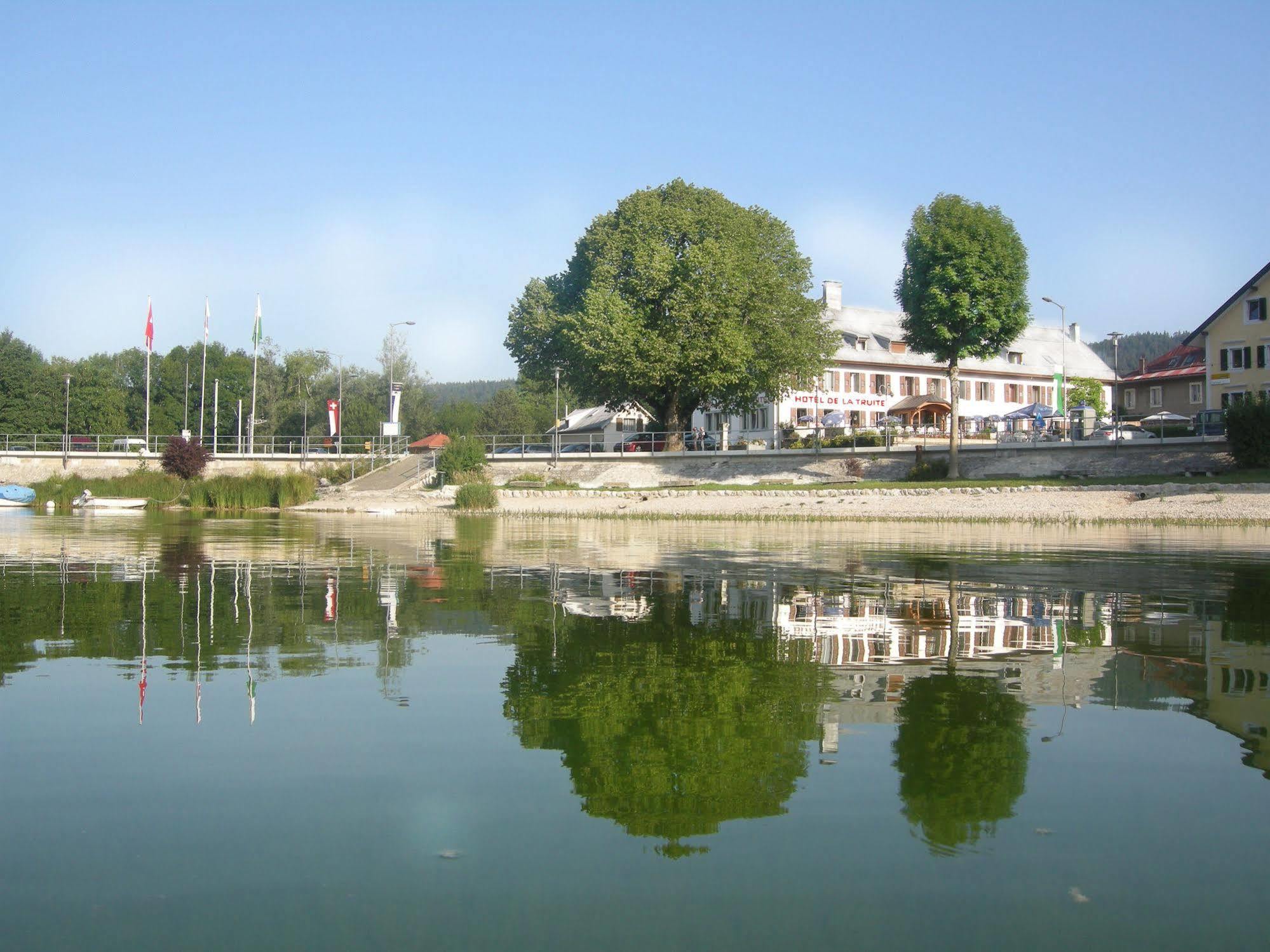 Hôtel de la Truite Le Pont Buitenkant foto